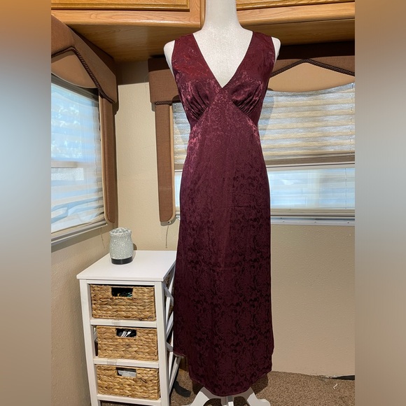 Burgundy sexy vneck satin maxi dress - Picture 3 of 5